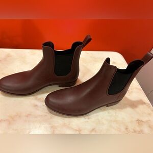 J Crew Chelsea style rain boot - burgundy, 10, EUC